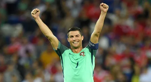 Ronaldo tỏa sáng đưa Bồ Đào Nha vào chung kết EURO 2016