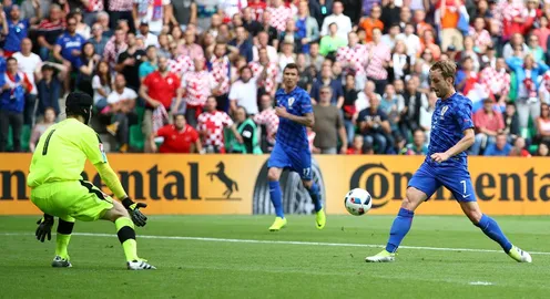 VIDEO EURO 2016: Rakitic dứt điểm tinh tế đánh bại Petr Cech