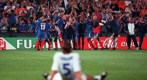 Tròn 16 năm chung kết EURO 2000: Bài học lịch sử cho người Italy