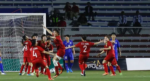 ĐT nữ Thái Lan 0-1 ĐT nữ Việt Nam: Chiến thắng nghẹt thở, tấm HCV cảm xúc!