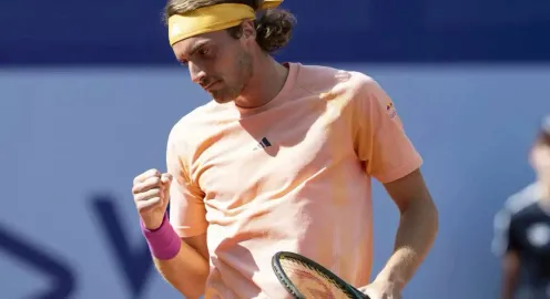 Stefanos Tsitsipas vào bán kết giải quần vợt Thụy Sĩ mở rộng