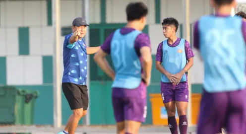Đội tuyển U19 Việt Nam động viên nhau chuẩn bị thật tốt cho trận đấu cuối