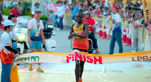 Giải marathon Quốc tế VTV LPBank 2024: Edwin Kiptoo vô địch cự ly 21km nam; Lương Đức Phước và Đoàn Thu Hằng vô địch cự ly 10km,