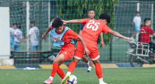 Tài năng trẻ Việt kiều nỗ lực tập luyện cùng U22 Việt Nam