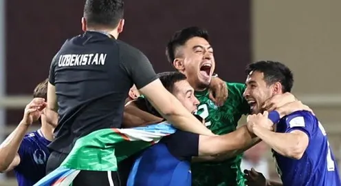 Tuyển Uzbekistan giành vé dự World Cup: Được tặng huân chương và xe hơi