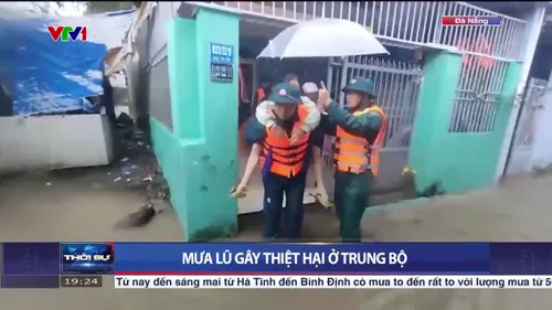 Mưa lớn gây ngập lụt, chia cắt nhiều nơi ở miền Trung