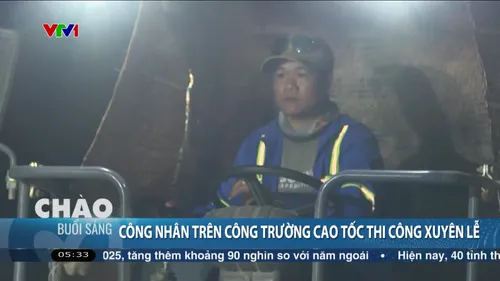 Công nhân trên công trường làm việc xuyên lễ 