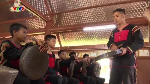 Muôn màu cuộc sống: Lớp chiêng trong buôn làng