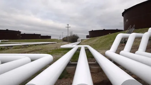 Dầu thô ‘gãy’ mốc 100 USD, kim loại hút tiền trở lại