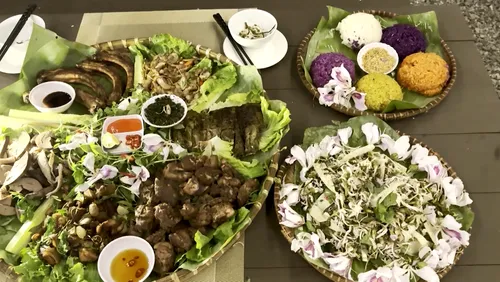 Ẩm thực độc đáo: Nộm hoa ban