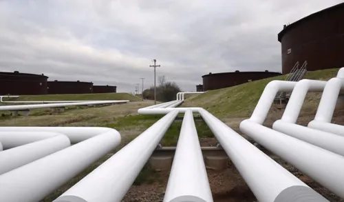 Dầu thô ‘gãy’ mốc 100 USD, kim loại hút tiền trở lại