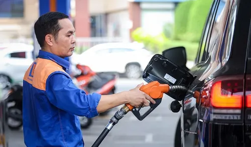 Ngân sách có thể tạm ứng bù cho giá xăng dầu từ 4.000 - 5.000 đồng mỗi lít