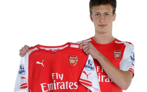 CHÍNH THỨC: Arsenal đón tân binh đầu tiên