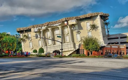 Chiêm ngưỡng những ngôi nhà có nóc... cắm xuống đất