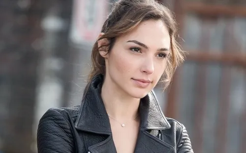 Những hoa hậu trở thành bóng hồng trên màn ảnh