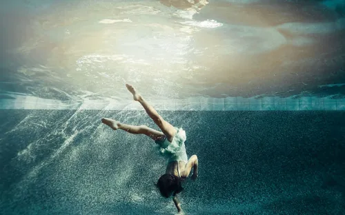 Chiêm ngưỡng vũ điệu dưới nước của những bé gái