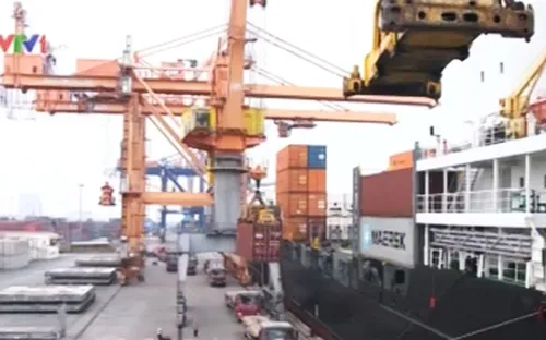 Hàng nghìn container hàng tồn đọng tại các cảng biển quốc tế