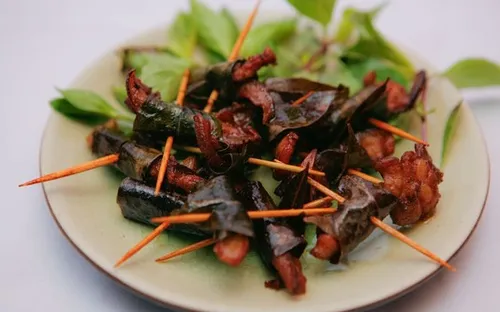 Diễn viên Tiến Lộc trổ tài nấu nướng với món ngỗng