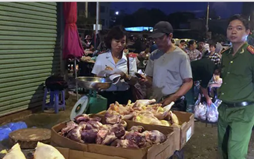 Hà Nội: Nhiều sạp hàng bán nội tạng không rõ nguồn gốc