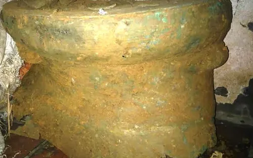 Phát hiện trống đồng cổ 2.000 năm tuổi dưới móng nhà