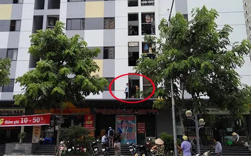 Cảnh báo nguy cơ trẻ em rơi ngã từ ban công chung cư