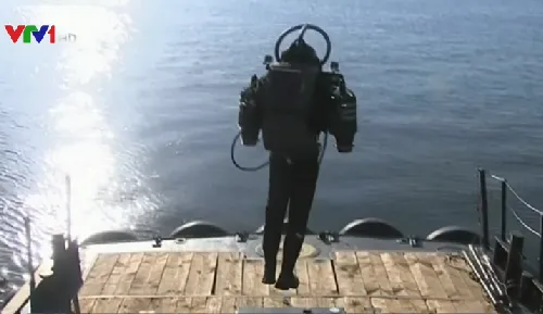 Người bay nhờ động cơ phản lực đeo ở lưng