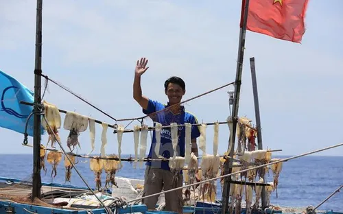 Sát cánh bảo vệ ngư dân trên các ngư trường truyền thống