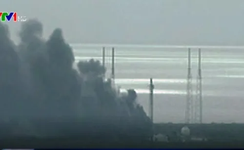 Tên lửa đẩy Falcon 9 phát nổ ngay khi rời bệ phóng