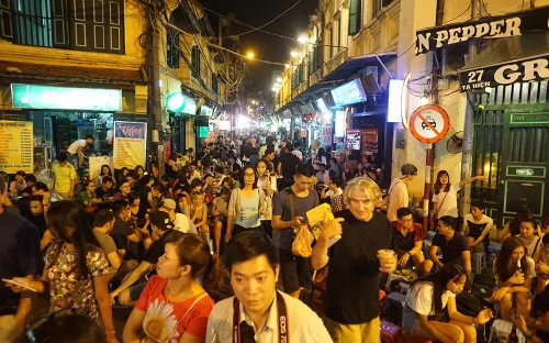 Hà Nội thí điểm bỏ "giờ giới nghiêm" ở quận Hoàn Kiếm