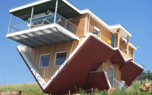 Độc đáo căn nhà lộn ngược tại Đức