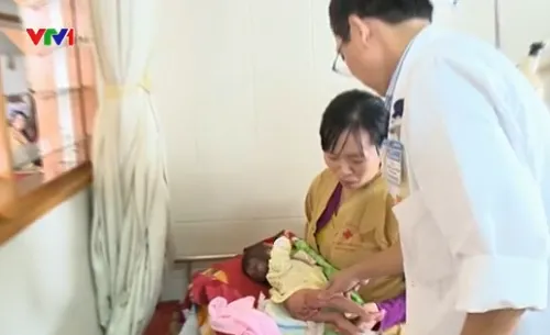 Cắt bỏ khối u 1,7kg trên người bé gái sơ sinh