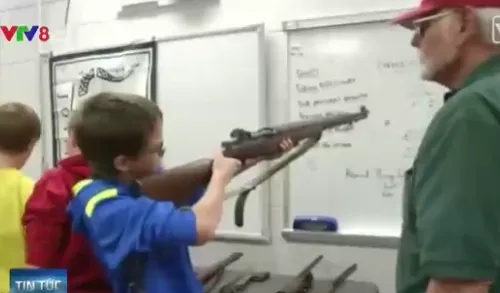 Mỹ: Trường học dạy học sinh sử dụng... súng săn