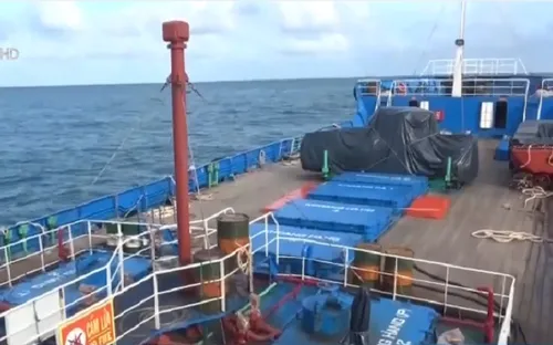 Bắt 3 tàu sang mạn dầu DO trái phép ở vùng biển Côn Đảo