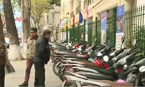 Trông xe miễn phí tại công viên Thủ Lệ trong dịp nghỉ lễ