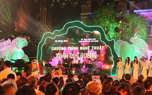 TRỰC TIẾP "Xuân quê hương 2016: Hà Nội, niềm tin hy vọng" (20h05, VTV1 & VTV4)