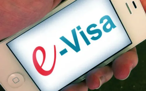 Có nên áp dụng thực hiện visa điện tử cho tất cả người nước ngoài