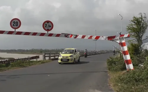 Phú Yên chậm khắc phục hư hỏng hệ thống tín hiệu giao thông sau bão