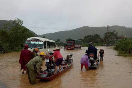 Chùm ảnh: Hà Tĩnh ngập nặng, hơn 14.000 học sinh miền núi chưa thể đến trường