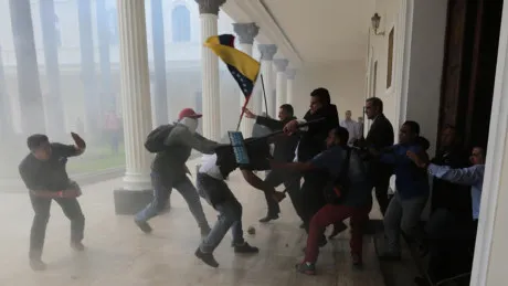 Venezuela: Trụ sở Quốc hội bị tấn công, ít nhất 12 người bị thương