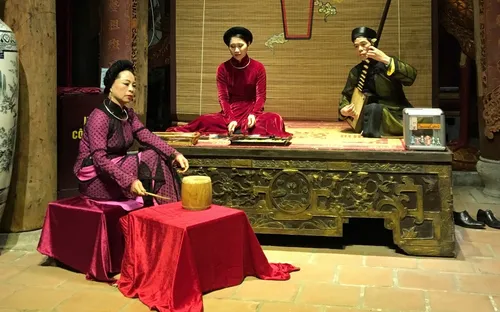 CNN khuyên độc giả trải nghiệm đêm ở phố cổ Hà Nội với ca trù