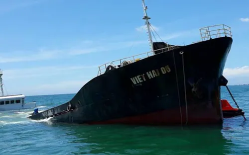 Ninh Thuận khẩn trương cứu hộ tàu chở 3000 tấn hàng chìm trên biển