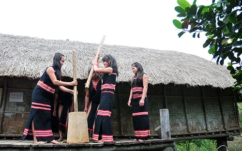 Độc đáo Lễ mừng lúa mới của người Xê Đăng