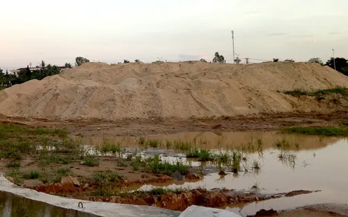 Phát hiện 17 điểm trữ cát trái phép ở Quảng Ngãi