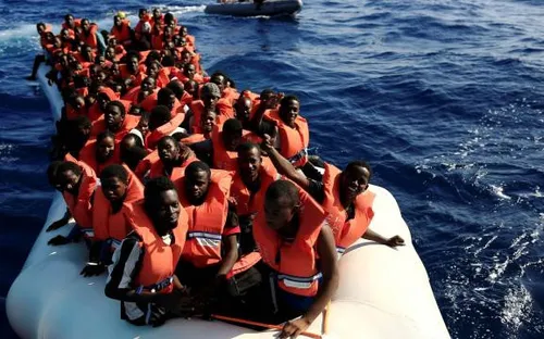 Ít nhất 25 người di cư chết đuối trôi dạt bờ biển Libya