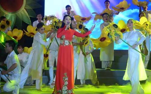 Sáng mãi một màu cờ - Sinh động và hoành tráng