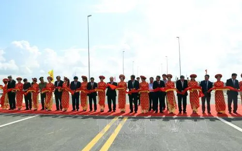 Việt Nam đưa vào sử dụng cầu vượt biển dài nhất Đông Nam Á