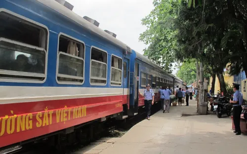 Thêm nhiều đoàn tàu đóng mới phục vụ Tết Nguyên Đán 2018