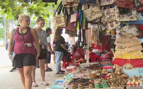 Để hàng lưu niệm Huế đến gần hơn với du khách