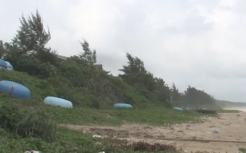 Quảng Ngãi: Người dân lo mất nhà vì sạt lở bờ biển