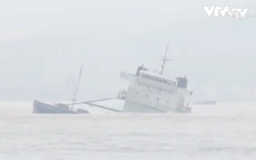 Khẩn trương tìm kiếm 25 thuyền viên mất tích do chìm tàu tại Bình Định